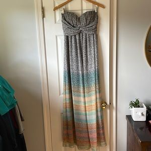 Jessica Simpson Strapless flowy dress, size small. Sweetheart neck, side zipper